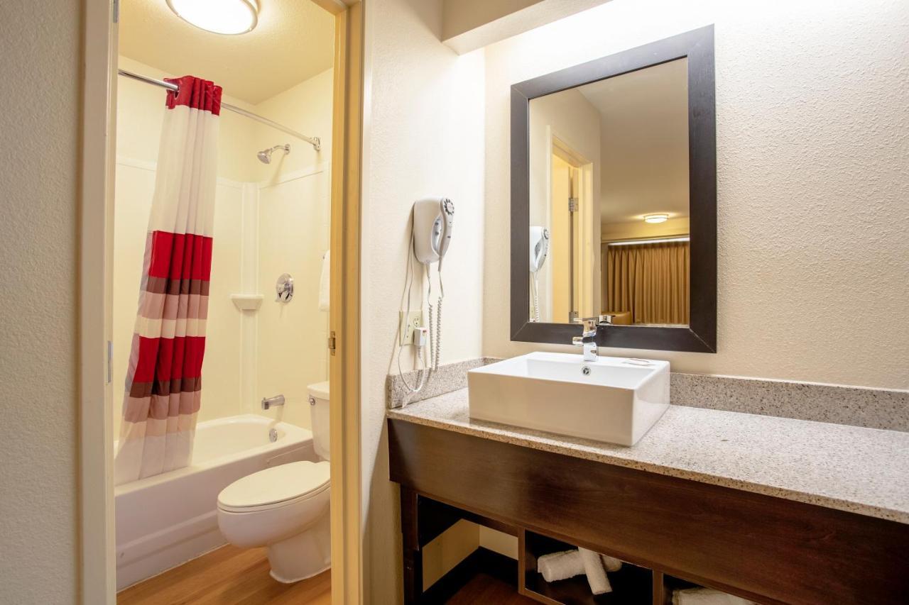 Red Roof Inn Plus+ Atlanta - Buckhead Druid Hills Екстер'єр фото